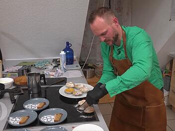 Als Dessert serviert Frank zweierlei portugiesisches Gebäck