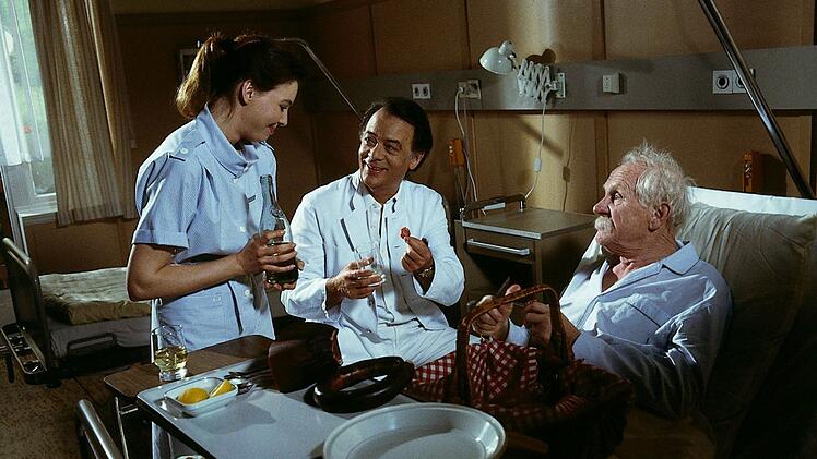 Der gro&szlig;e Gerd Fr&ouml;be war in der letzten regul&auml;ren Folge der "Schwarzwaldklinik" in seiner letzten Rolle zu sehen. Er starb im September 1988.