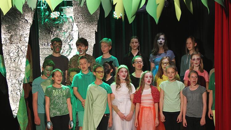 Der Chor aus der 6a/6b begeisterte mit seinen fetzigen Liedern.