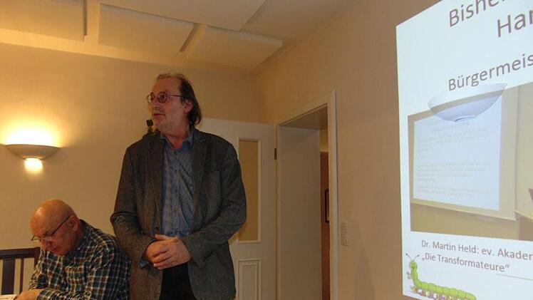 Johannes Mohr stellt die ökologische Kreisentwicklung vor. Foto: Petra Malbrich