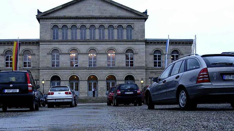 Eine Tiefgarage unter dem Coburger Schlossplatz w&auml;re auch ein Beitrag f&uuml;rs Satdtbild.