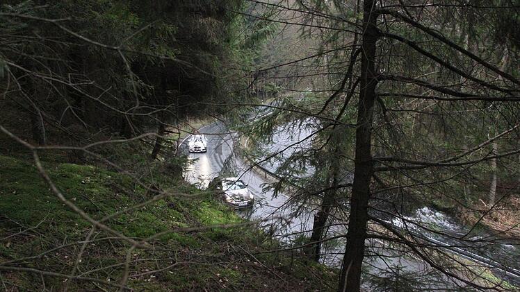 Blick von der Felsnase auf die Straße nach Gifting Foto: Friedwald Schedel