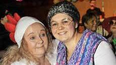 Wenn das Huhn mit der Bäuerin tanzt.  Fotos: Gerda Völk