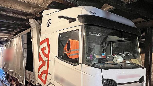 F&uuml;r den Lkw ist es keinen Zentimeter weiter gegangen.