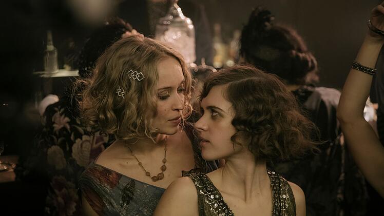 In der dritten Staffel der Erfolgsserie "Babylon Berlin" (ARD) brillierte Caro Cult (31, links) als Tänzerin an der Seite von Hauptdarstellerin  Liv Lisa Fries (43).