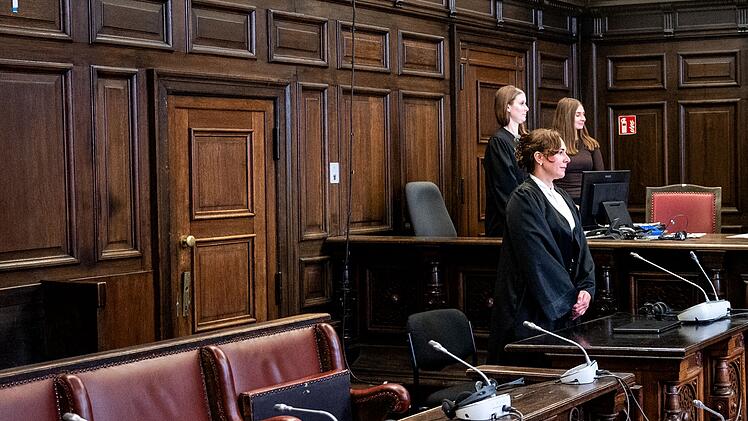 Prozess um Messerangriff im Hamburger Hauptbahnhof