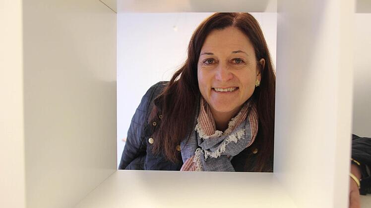 Noch sind einige Regale leer: In der neuen Geschäftsstelle des STMV zieht ab heute aber bestimmt rasch Leben ein. Die Geschäftsführende Vorsitzende Claudia Biebl lädt Jung und Alt zum Vorbeischauen ein.  Fotos: Diana Fuchs