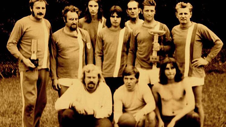 Die legendäre Faustballmannschaft der 1970er-Jahre mit Hartmut Wagner (hintere Reihe, Zweiter von rechts). Heute zählt die Abteilung Faustball in der SG Eltmann nur noch 18 Köpfe. Repro: Günther Geiling