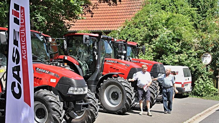 Neue Schleppermodelle in verschiedenen PS-Stärken, erweckten die Aufmerksamkeit von Landwirten.