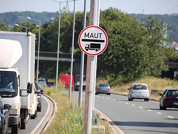 Hinter dem Kersbacher Kreuz in Richtung Stadtmitte beginnt die etwa 300 Meter lange Mautstrecke. Foto: Ekkehard Roepert