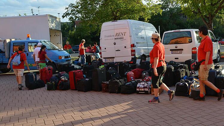 Das Versorgungsteam unter der Leitung von Elisbeth Grasser hatte schon die Ausrüstung zum Feuerwehrhaus gebracht. Foto: Björn Hein