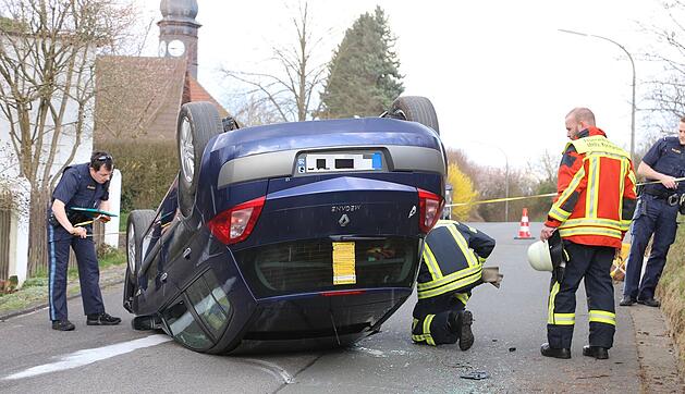 Kreis Coburg: 81-J&auml;hriger &uuml;berschl&auml;gt sich mit seinem Auto