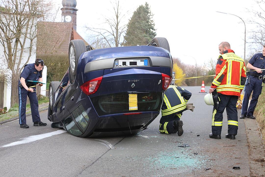 Kreis Coburg: 81-Jähriger überschlägt sich mit seinem Auto