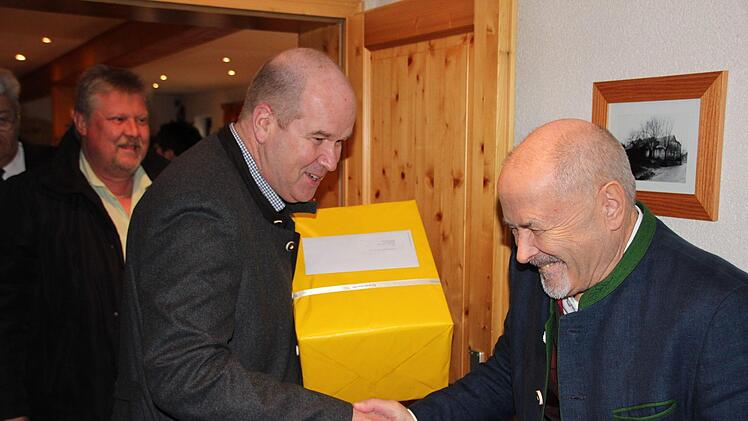 Klaus-Jürgen Heitmann, Vorstandssprecher der HUK-Coburg, gratulierte Jürgen W. Heike.Oliver Schmidt