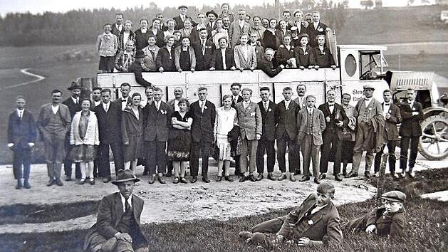 Bei der Recherche und vor allem bei der Bildersuche kommen manchmal richtige kleine Sch&auml;tze wie dieses Foto zum Vorschein. Die Chronistin Ingrid Kohles w&uuml;rde sich freuen, wenn jemand noch w&uuml;sste, wann in etwa die Aufnahme entstanden ist und was darauf zu sehen ist.  Foto: privat