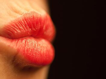 Der 34-J&auml;hrige musste nach einem Biss in die Unterlippe im Krankenhaus behandelt werden. Symbolfoto: Rolf Vennenbernd/dpa