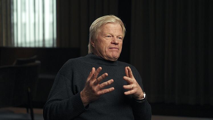 Oliver Kahn, ehemals bester Torh&uuml;ter der Welt, war einer der ganz wenigen internationalen Superstars im deutschen Team 2006. Ausgerechnet er sollte seinen Platz im Tor r&auml;umen. In ungewohnter Offenheit erinnert sich der heute 56-J&auml;hrige an jene Zeit.