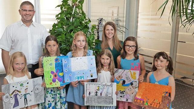 Gewinnübergabe der Raiffeisenbank: Kinder aus dem Ebrachgrund haben "Musik sichtbar gemacht". Foto: p