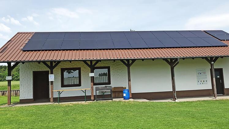 Durch ein Förderprojekt der UEFA erhielt die SG Gösmes/Walberngrün eine Photovoltaik-Anlage auf ihrem Vereinsgelände. Die hat gleich zwei Vorteile.