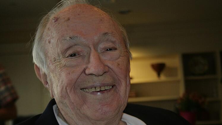 Theodore "Dutch" van Kirk (Foto) war eines der Crew-Mitglieder der "Enola Gay", des Flugzeugs, von dem aus die Atombombe über Hiroshima abgeworfen wurde. Im Gespräch rekapitulierte er seinen Einsatz bis hin zu dem Moment, in dem die Bombe explodierte.