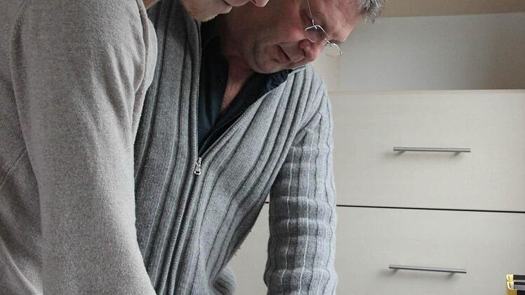 Am Standort in Kronach steht die Verwaltungstätigkeit im Vordergrund. Das Bild zeigt Hubert Denegri mit seinem Mitarbeiter Sebastian Trutschel. Foto: Alexander Löffler