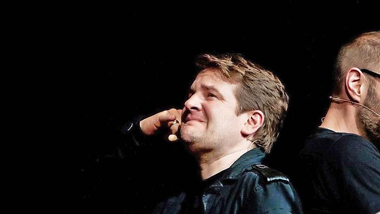 Komödiantisches Talent bewiesen: Michael Kobr (links) und Volker Klüpfel ernten bei ihrem Coburg-Gastspiel reichlich Beifall. Fotos: Jochen Berger