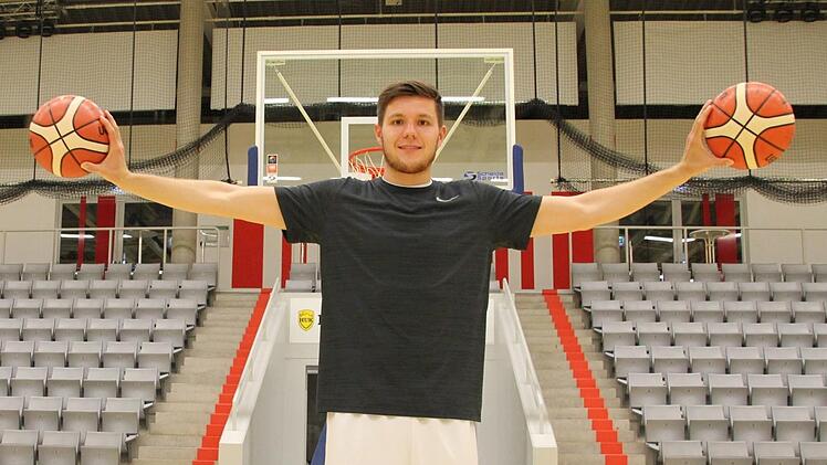 Max von der Wippel beim Trainingsauftakt des BBC Coburg  Foto: Maximilian Glas