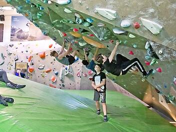 Die G&ouml;&szlig;weinsteiner Sch&uuml;ler klettern im "Caf&eacute; Kraft". Foto: privat