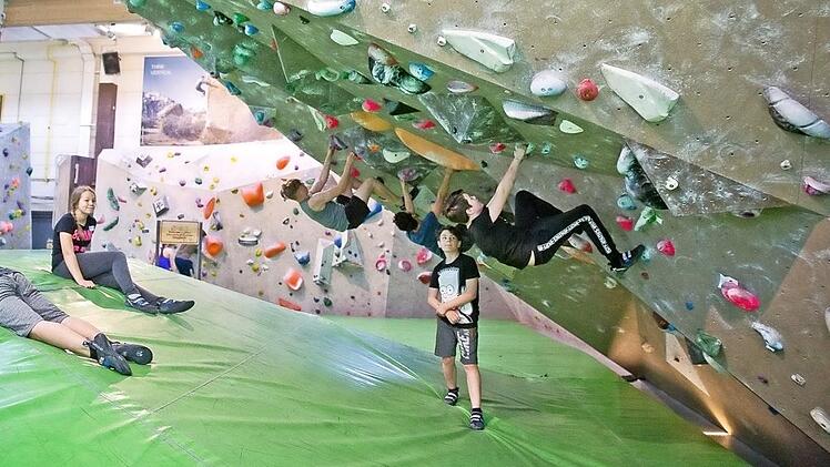 Die G&ouml;&szlig;weinsteiner Sch&uuml;ler klettern im "Caf&eacute; Kraft". Foto: privat