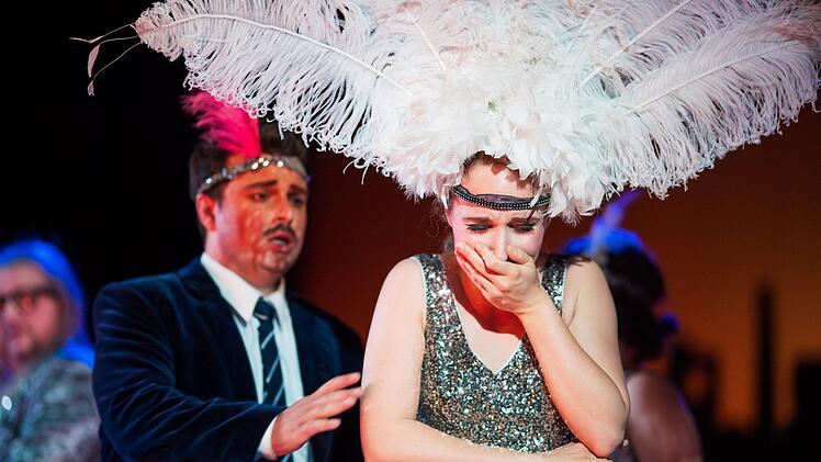 Turbulent und unterhaltsam: Szene aus Eduard Künnekes Operette "Der Vetter aus Dingsda" am Landestheater Coburg.Foto: Sebastian Buff