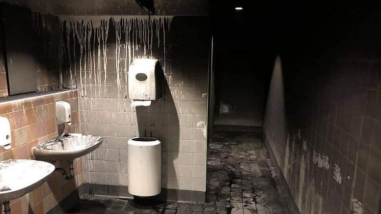 Die Toilette nach dem Brand Fotos: Sebastian Weber