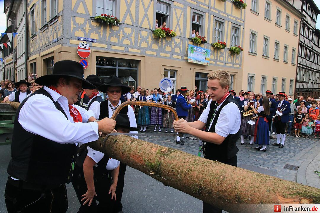 Sandkerwa 2015 - Kerwasbaum-Aufstellen