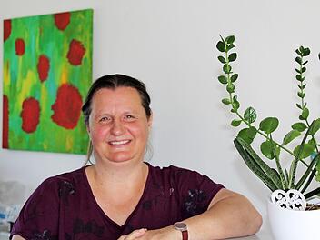 Sabine Rückert-Seidel vom Caritasverband Haßberge koordiniert das Hilfsprojekt "Corona Solifonds Haßberge", das der Landkreis Haßberge mit seinen 26 Städten, Märkten und Gemeinden gemeinsam mit der Caritas initiiert hat.  Foto: Caritas Haßberge/Alexander Brix