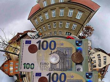 Eine runde Sache ist die Finanzlage der Marktgemeinde Maßbach.  Nun wurde der Haushalt einstimmig im Rathaus (oben) verabschiedet. Foto/Montage: Dieter Britz