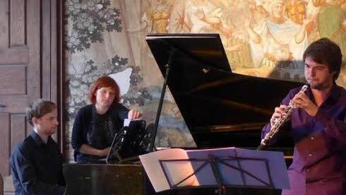 Juri Schmahl "singt" mit der Oboe vier Lieder aus "Songs of Travel" von Ralph Vaughan-Williams und wird von Patrik Hévr am Klavier begleitet.