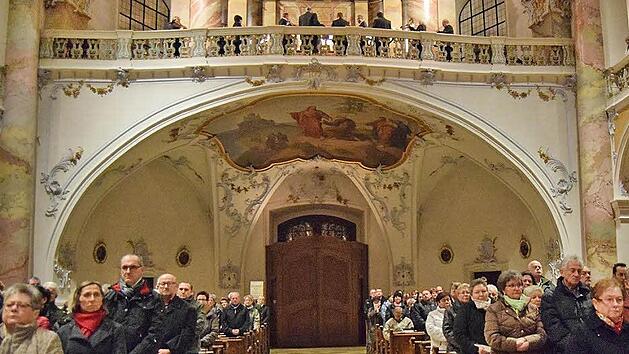 Seit vielen Jahren gestaltet die Parforcegruppe des Bayerischen Jagdschutz- und J&auml;gervereins Lichtenfels (oben) und Basilikaorganist Georg Hagel die Hubertusmesse der Basilika Vierzehnheiligen. Foto: Andreas Welz