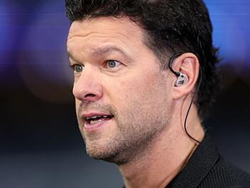 DAZN-Experte Michael Ballack bekommt einen neuen prominenten Kollegen.