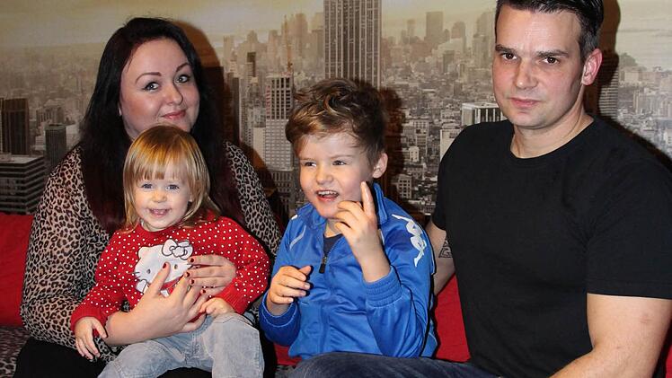 Familie Frank (ohne Leonie) hofft darauf, dass Laurin in zwei Jahren eine Delphintherapie machen kann. Foto: Christiane Lehmann