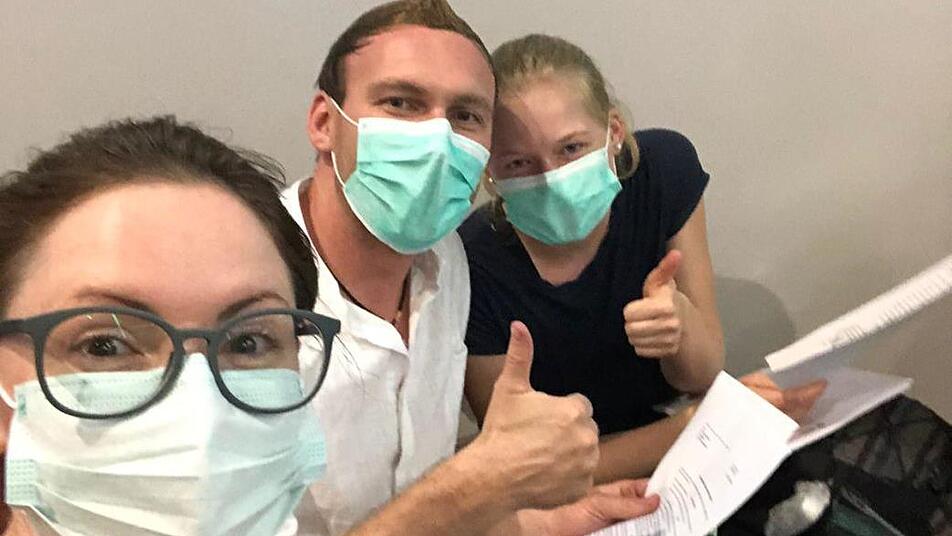 Franziska Meier, Patrick H&uuml;bschmann und Kathrin Hofmann sind noch voller Hoffnung, dass der R&uuml;ckflug klappt. Foto: privat