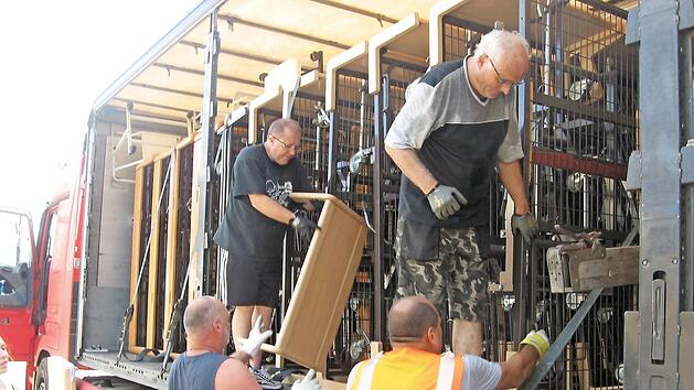 Beim Beladen eines Hilfstransports  Foto: privat