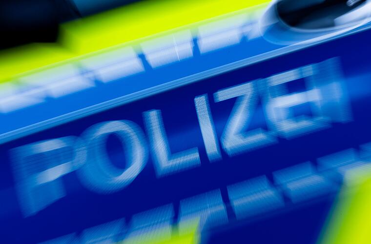 Unfallflucht in Bamberg: VW-Fahrer verletzt Fußgängerin und fährt weiter