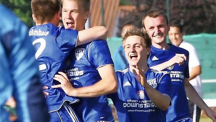 Die Metzdorfer bejubeln ihren Sieg bei der Stadtmeisterschaft 2013. Von links Manuel Spindler, Mario Ramming, Daniel Schmidt und Viktor Blehm (jetzt TDC Lindau). Foto: Monika Limmer