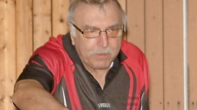 Beim 9:6 gegen den ATSV Reichenbach III blieb der Pressiger Gerhard Hirschner in seinen drei Spielen unbezwungen.  Foto: H. Franz