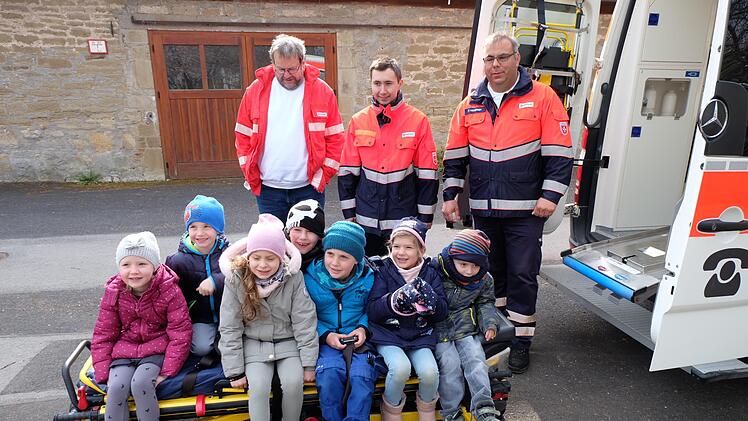 Spierleisch helfen - das lernten die Thundorfer Vorschulkinder jüngst bei einem Erste Hilfe Tag. Foto: Philipp Bauernschubert