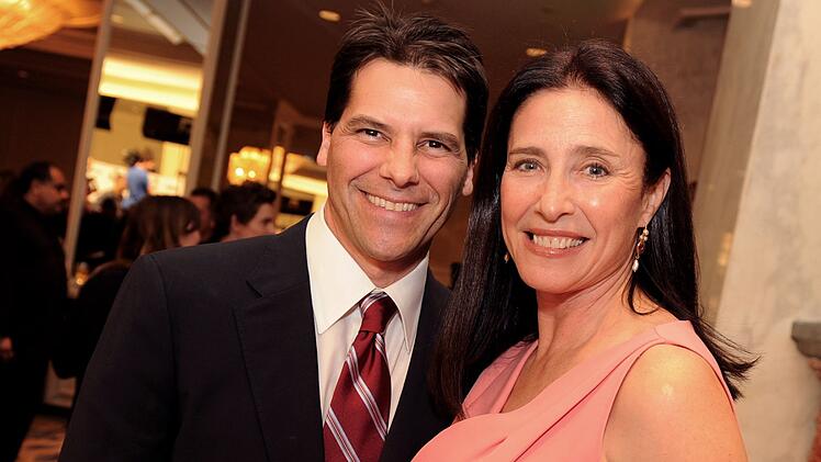 Mimi Rogers ist seit 2003 mit dem Filmproduzenten Chris Ciaffa verheiratet, mit dem sie zwei Kinder hat.