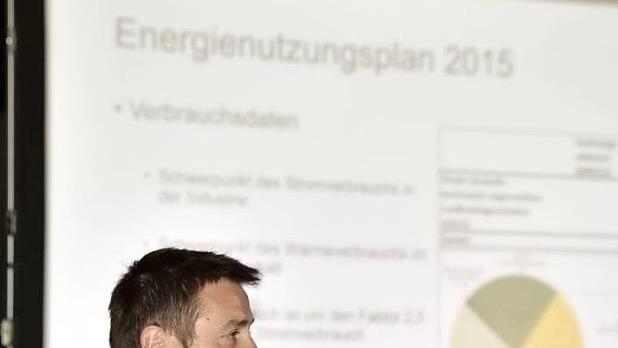 Marco Siller stellte im Königsberger Stadtrat das Energienutzungskonzept vor.  Foto: Gerold Snater