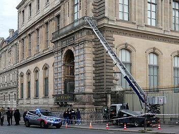 Raubüberfall auf Louvre in Paris