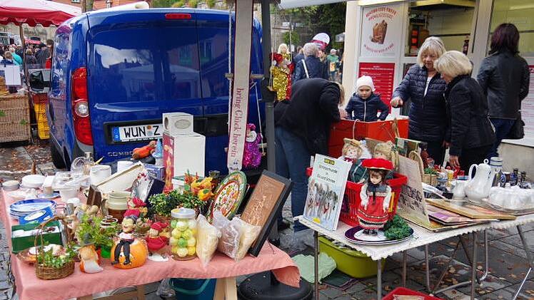 Beim Schnäppchenmarkt gab es jede Menge "Schätze" zu entdecken.