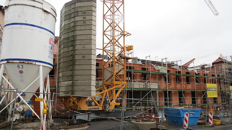 Der Neubau des Rathauses in Euerdorf nimmt Konturen an.  Foto: Doris Bauer