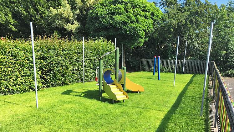 Die neue Außenspielfläche für Kleinkinder im Kindergarten Poppenroth. Sigismund von Dobschütz